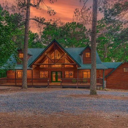 The Eastwood Spacious Retreat With 4 King En-Suites - Hot Tub - Pet-Friendly - Cozy Fire Pit - Prime Location - Multi-Family Broken Bow Exterior photo