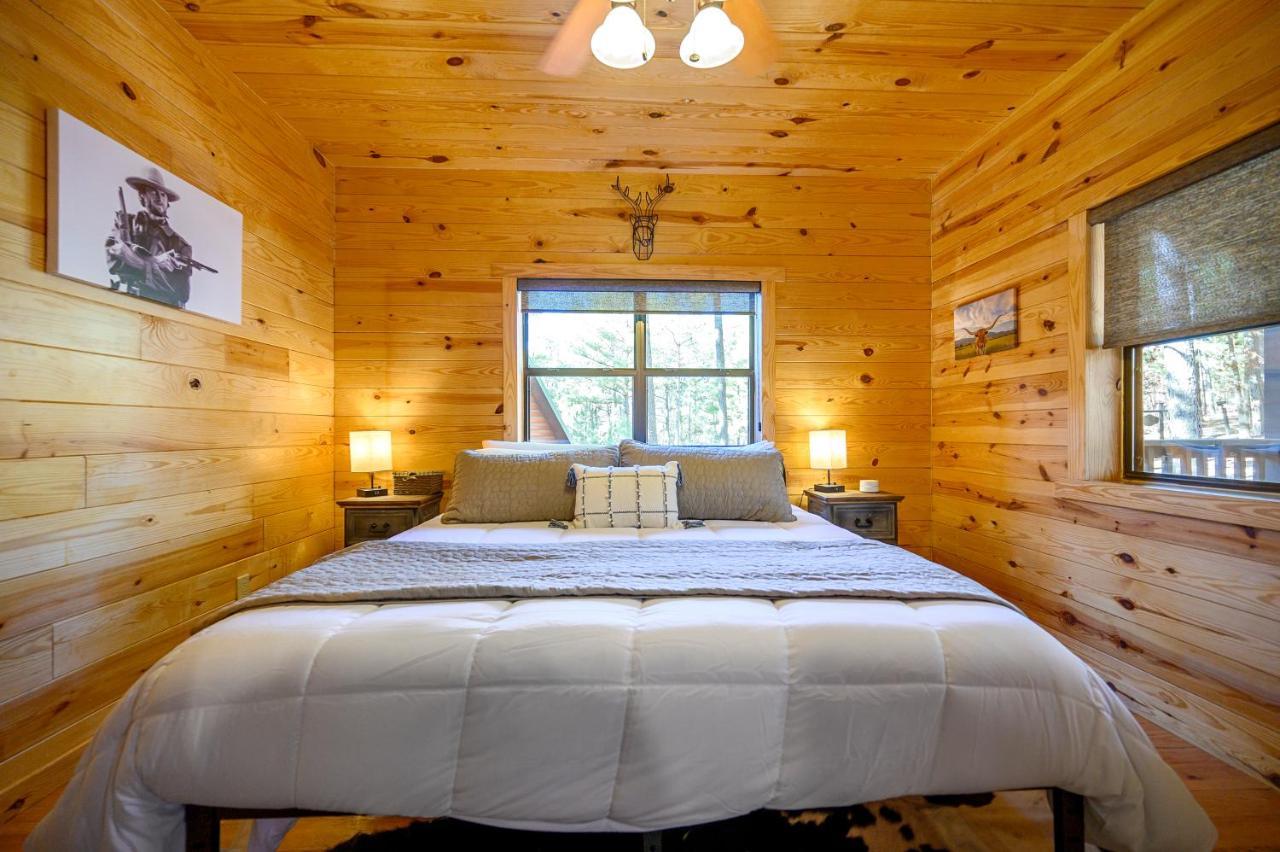The Eastwood Spacious Retreat With 4 King En-Suites - Hot Tub - Pet-Friendly - Cozy Fire Pit - Prime Location - Multi-Family Broken Bow Exterior photo