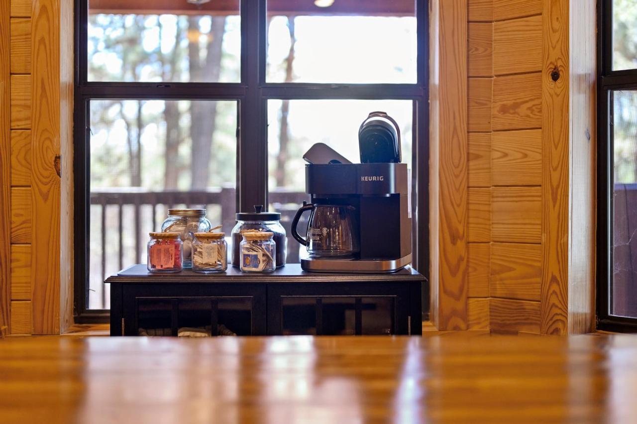 The Eastwood Spacious Retreat With 4 King En-Suites - Hot Tub - Pet-Friendly - Cozy Fire Pit - Prime Location - Multi-Family Broken Bow Exterior photo