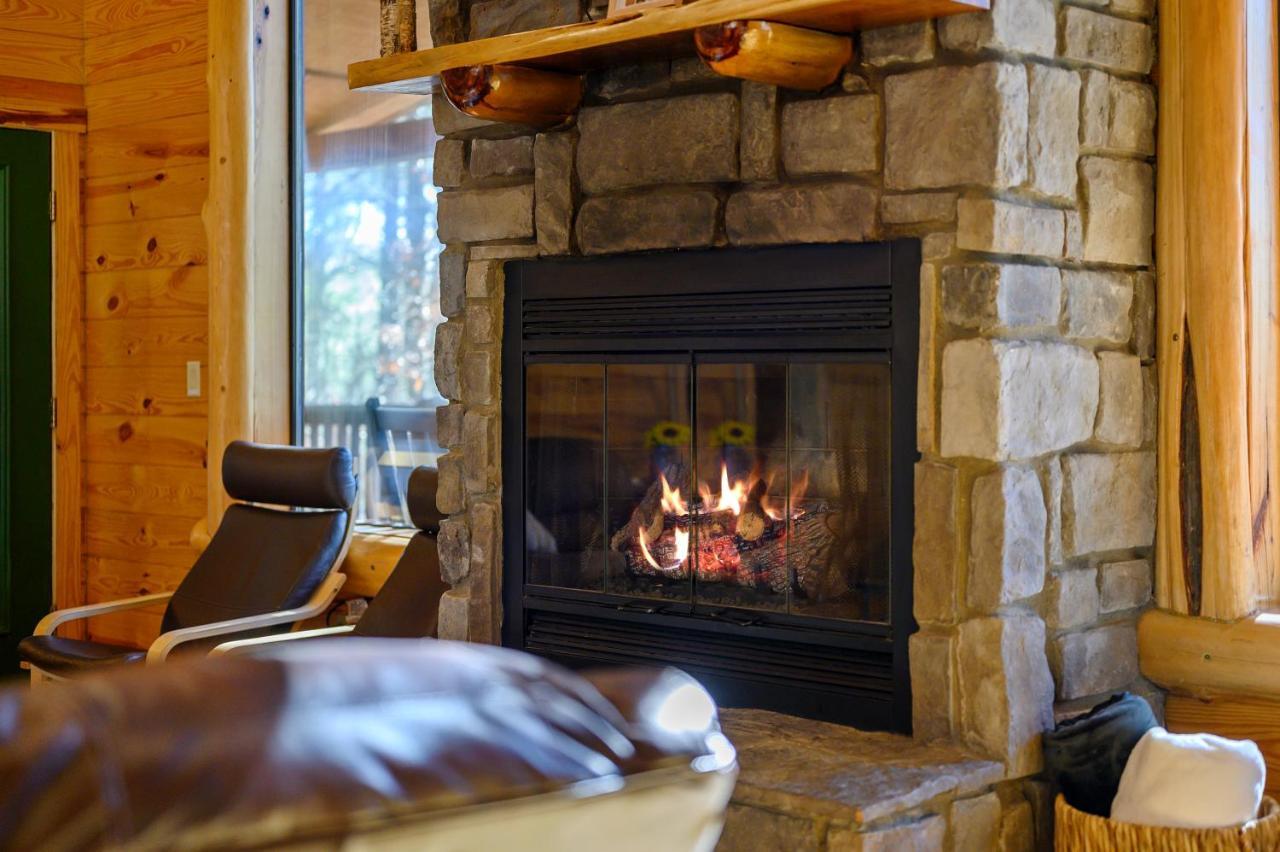 The Eastwood Spacious Retreat With 4 King En-Suites - Hot Tub - Pet-Friendly - Cozy Fire Pit - Prime Location - Multi-Family Broken Bow Exterior photo