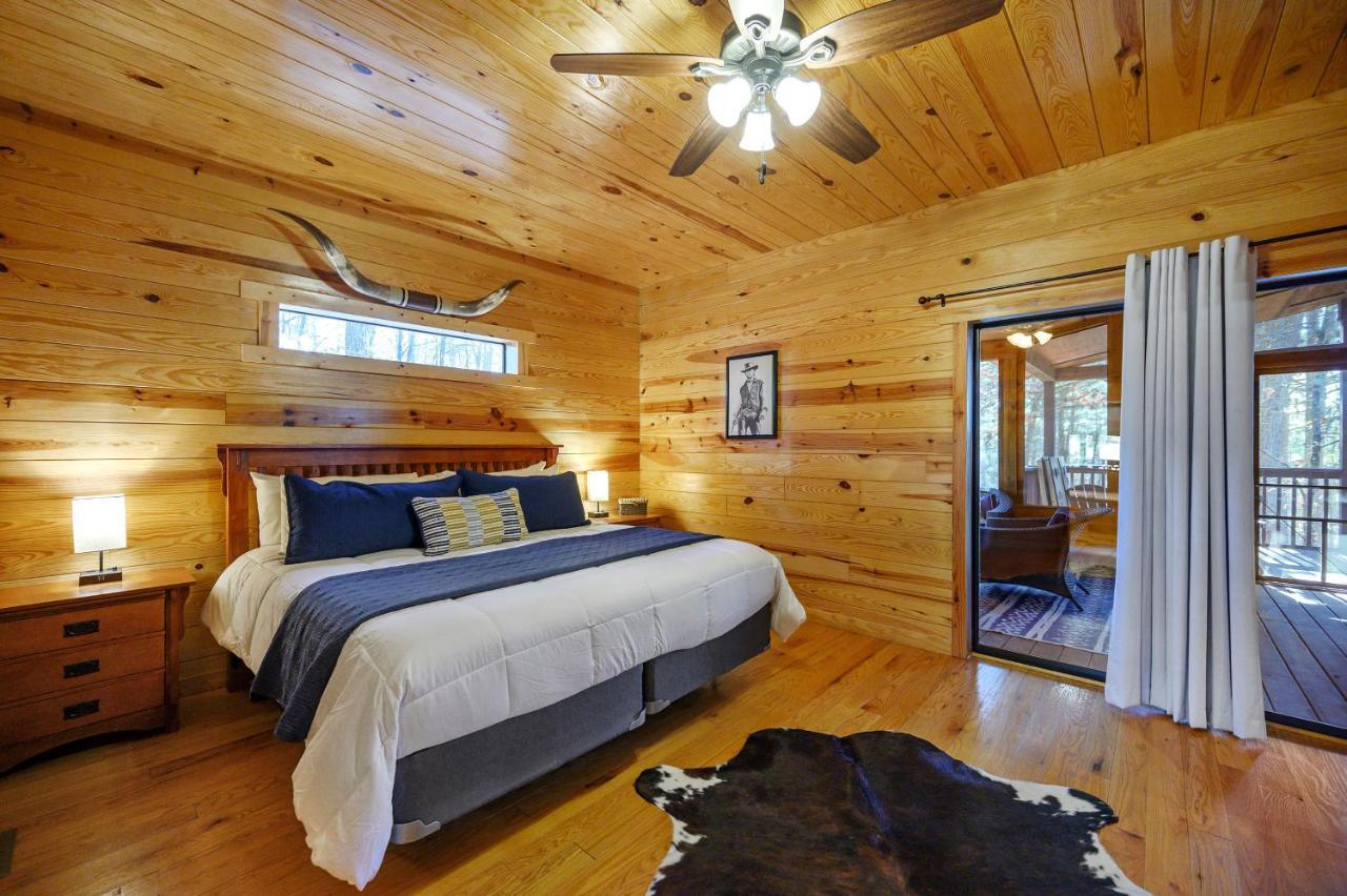 The Eastwood Spacious Retreat With 4 King En-Suites - Hot Tub - Pet-Friendly - Cozy Fire Pit - Prime Location - Multi-Family Broken Bow Exterior photo