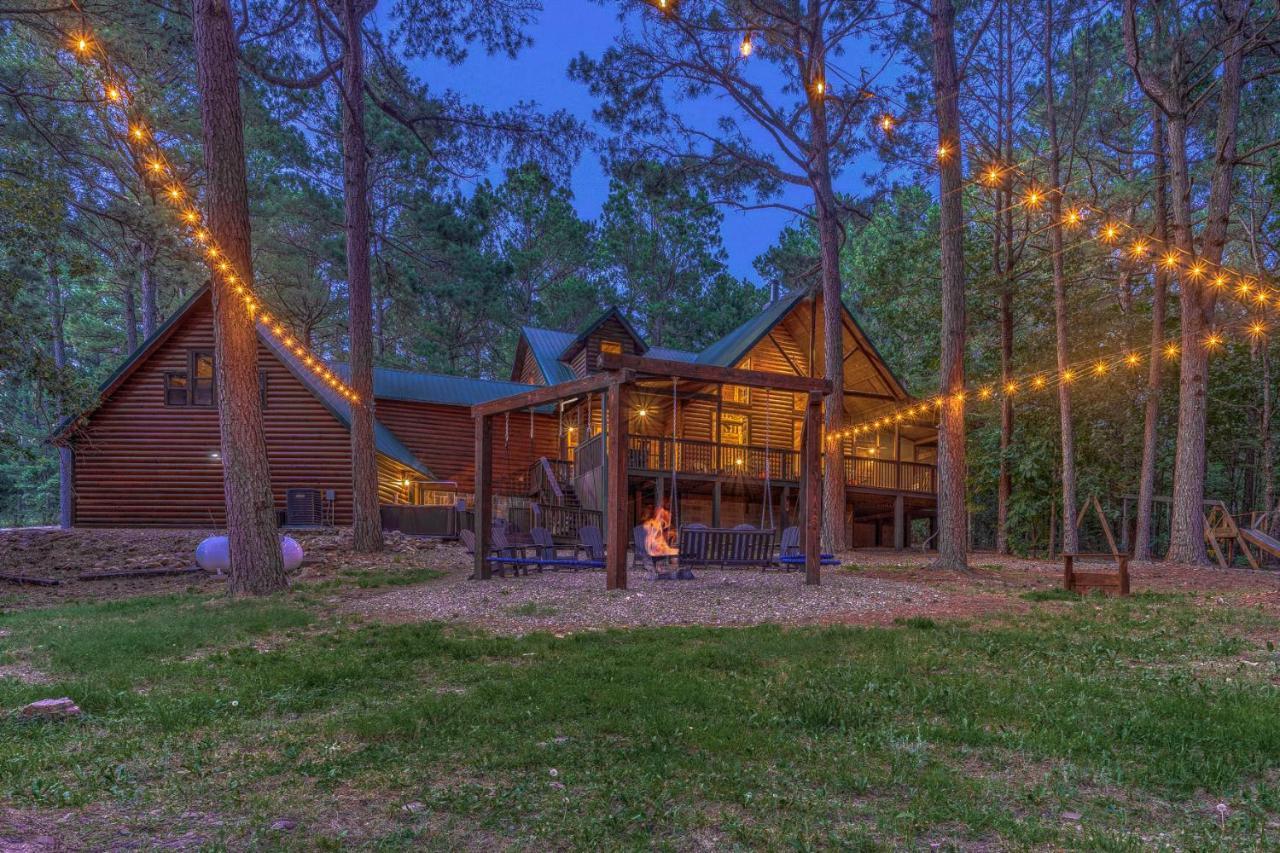 The Eastwood Spacious Retreat With 4 King En-Suites - Hot Tub - Pet-Friendly - Cozy Fire Pit - Prime Location - Multi-Family Broken Bow Exterior photo