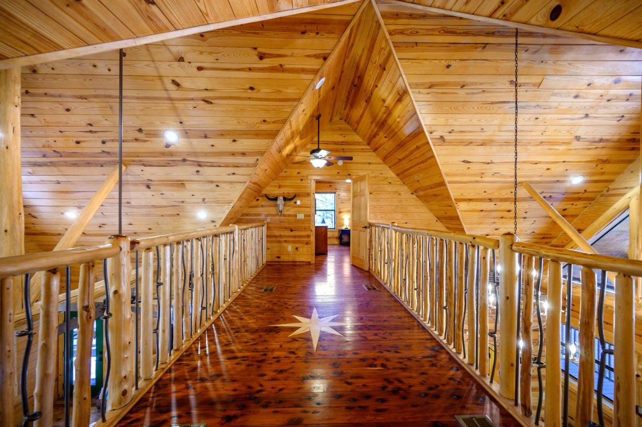 The Eastwood Spacious Retreat With 4 King En-Suites - Hot Tub - Pet-Friendly - Cozy Fire Pit - Prime Location - Multi-Family Broken Bow Exterior photo