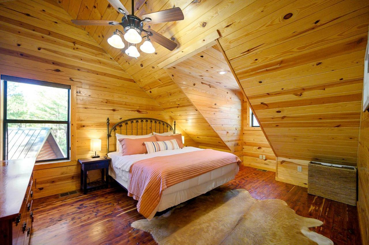 The Eastwood Spacious Retreat With 4 King En-Suites - Hot Tub - Pet-Friendly - Cozy Fire Pit - Prime Location - Multi-Family Broken Bow Exterior photo