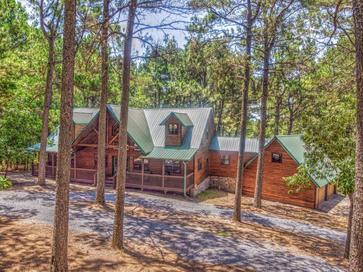 The Eastwood Spacious Retreat With 4 King En-Suites - Hot Tub - Pet-Friendly - Cozy Fire Pit - Prime Location - Multi-Family Broken Bow Exterior photo