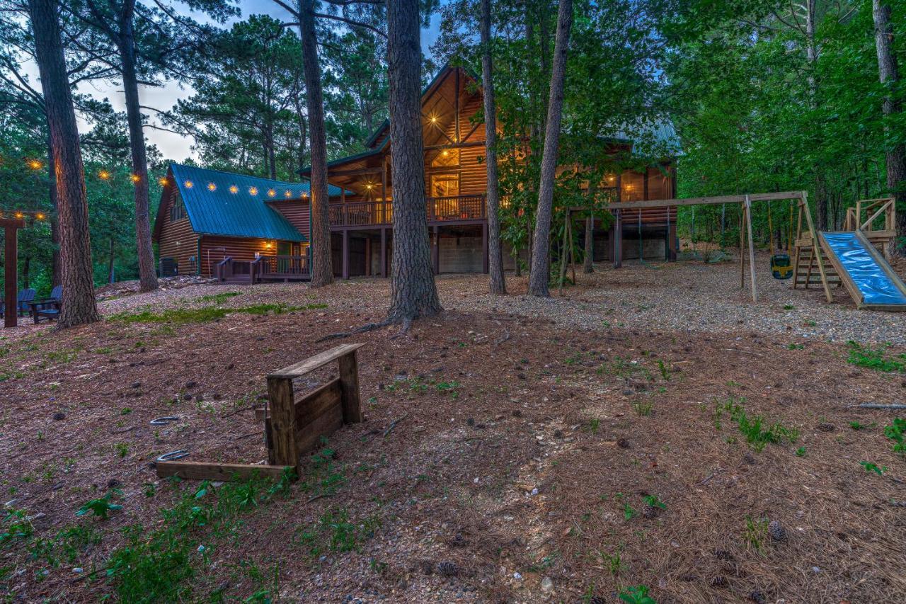 The Eastwood Spacious Retreat With 4 King En-Suites - Hot Tub - Pet-Friendly - Cozy Fire Pit - Prime Location - Multi-Family Broken Bow Exterior photo