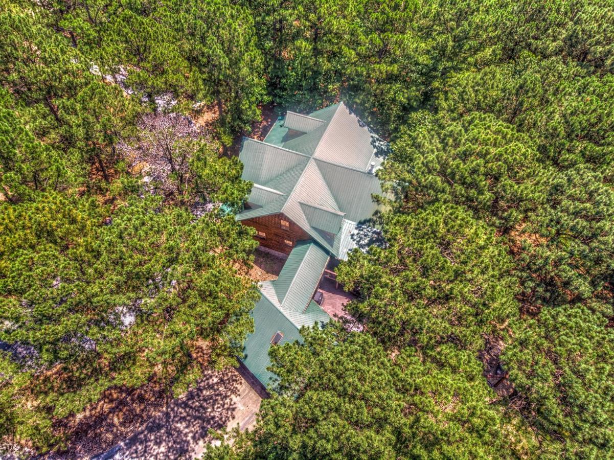 The Eastwood Spacious Retreat With 4 King En-Suites - Hot Tub - Pet-Friendly - Cozy Fire Pit - Prime Location - Multi-Family Broken Bow Exterior photo