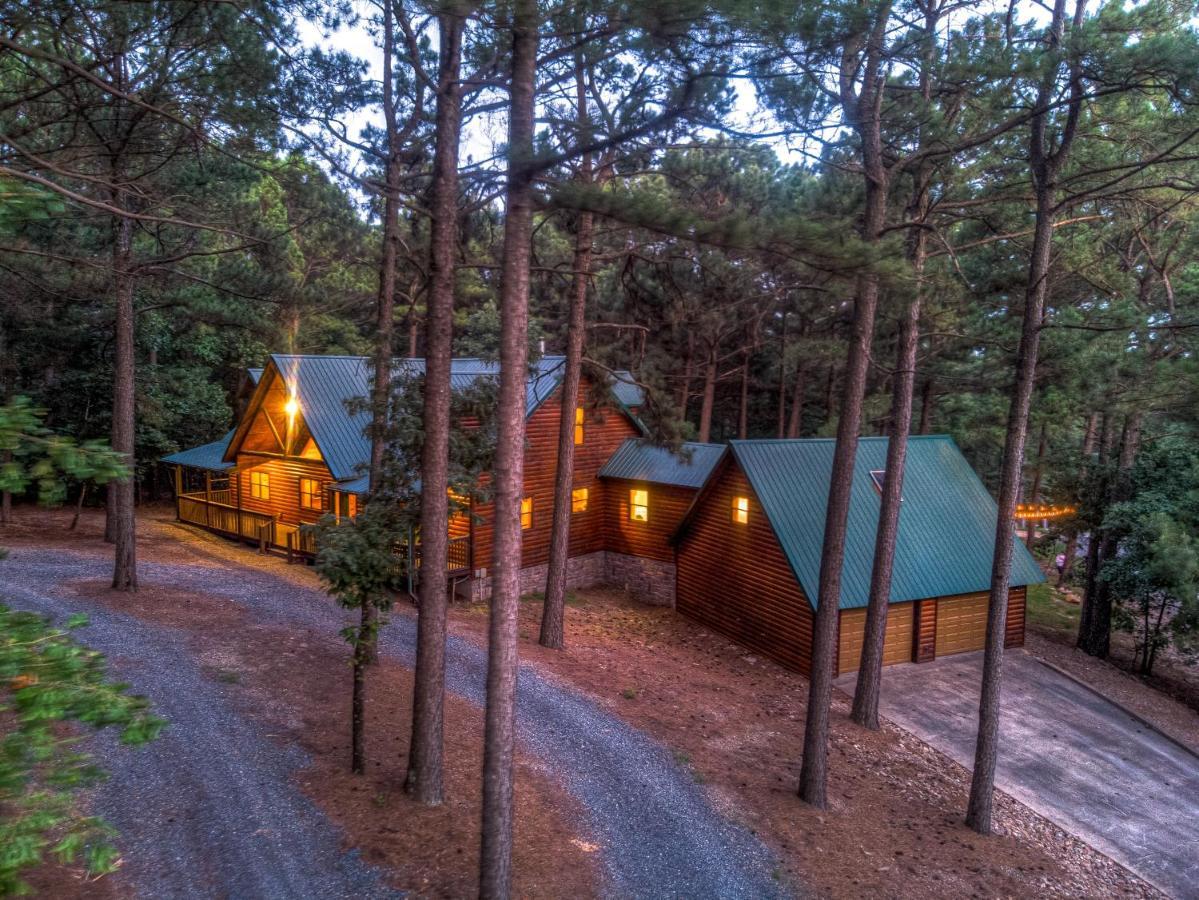 The Eastwood Spacious Retreat With 4 King En-Suites - Hot Tub - Pet-Friendly - Cozy Fire Pit - Prime Location - Multi-Family Broken Bow Exterior photo