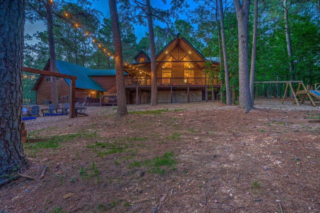 The Eastwood Spacious Retreat With 4 King En-Suites - Hot Tub - Pet-Friendly - Cozy Fire Pit - Prime Location - Multi-Family Broken Bow Exterior photo