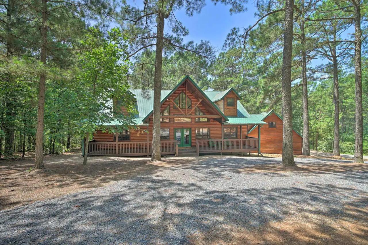 The Eastwood Spacious Retreat With 4 King En-Suites - Hot Tub - Pet-Friendly - Cozy Fire Pit - Prime Location - Multi-Family Broken Bow Exterior photo