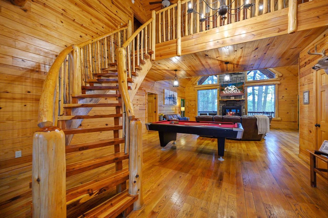 The Eastwood Spacious Retreat With 4 King En-Suites - Hot Tub - Pet-Friendly - Cozy Fire Pit - Prime Location - Multi-Family Broken Bow Exterior photo