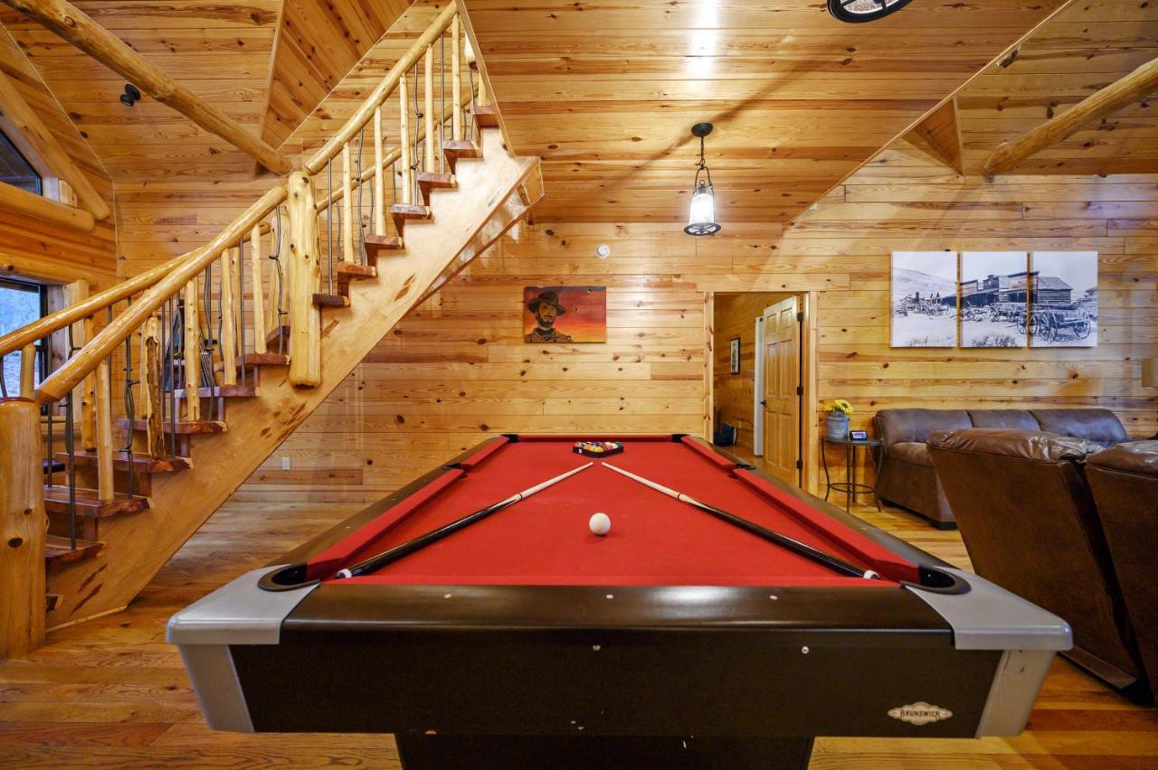 The Eastwood Spacious Retreat With 4 King En-Suites - Hot Tub - Pet-Friendly - Cozy Fire Pit - Prime Location - Multi-Family Broken Bow Exterior photo